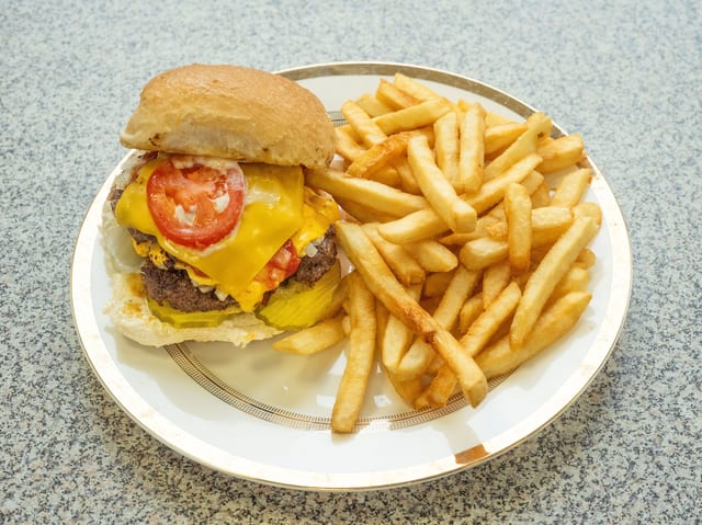 Classic Cheeseburger Combo.